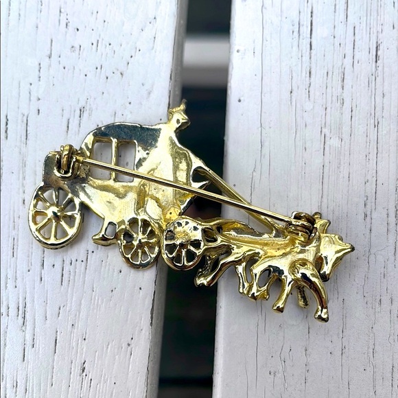 ⚜️Vintage Horse & Carriage Gold and Black Brooch! - Picture 3 of 3